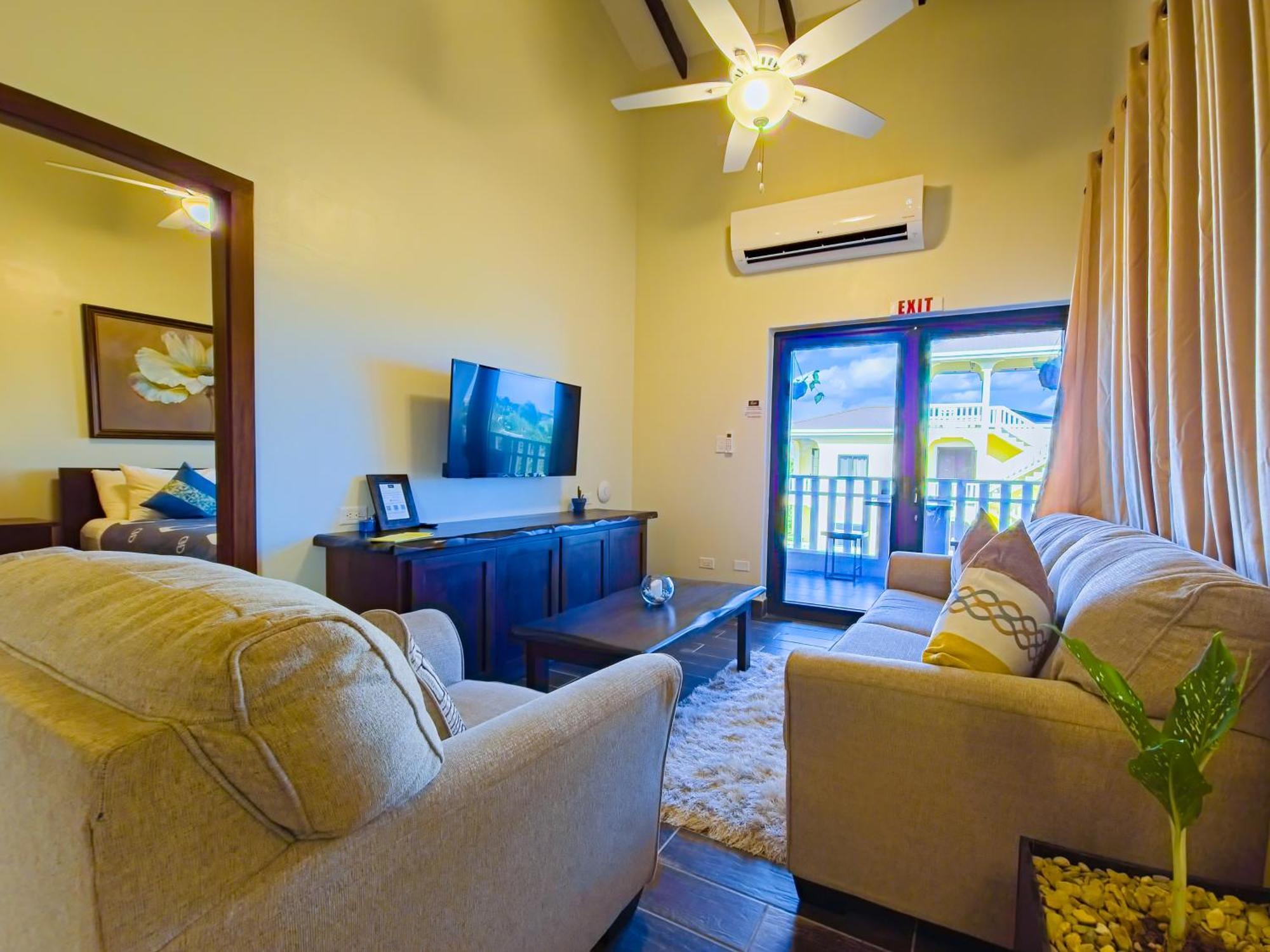 Louis' Apartments Placencia Exterior photo