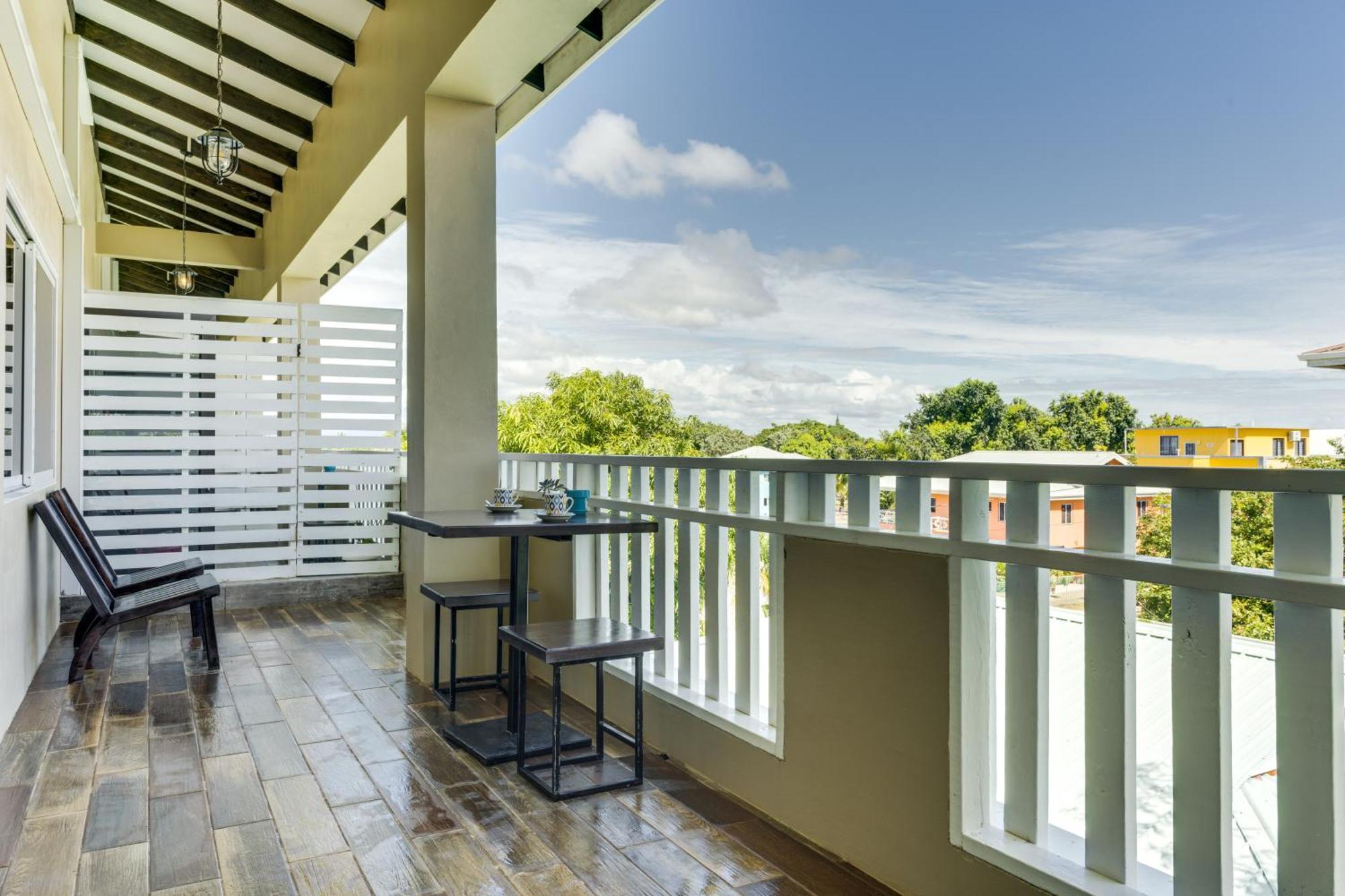 Louis' Apartments Placencia Exterior photo